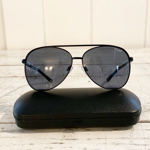 Quay Australia Vivienne Black Frames/Black Lens